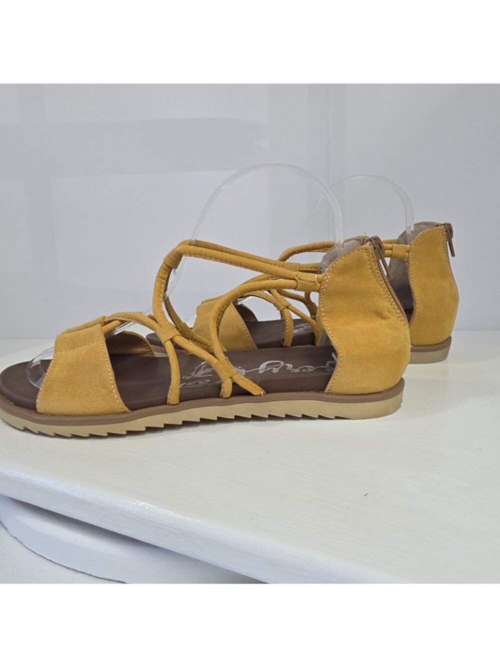 Very G Sandals Womens Size 7.5 Yellow Gladiator Flat Strappy Zip Back Faux Suede - Picture 4 of 11